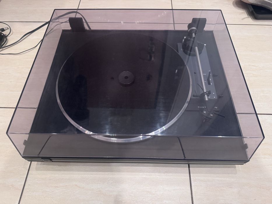 Dual CS 435-1/EV gramofon z wbudowanym przedwzmacniaczem