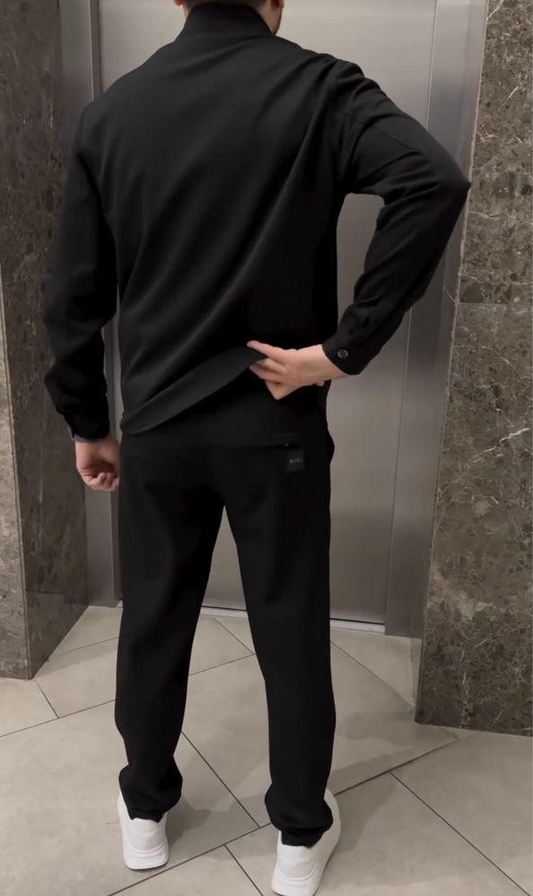 Костюм Hugo Boss,Louis Vuiton