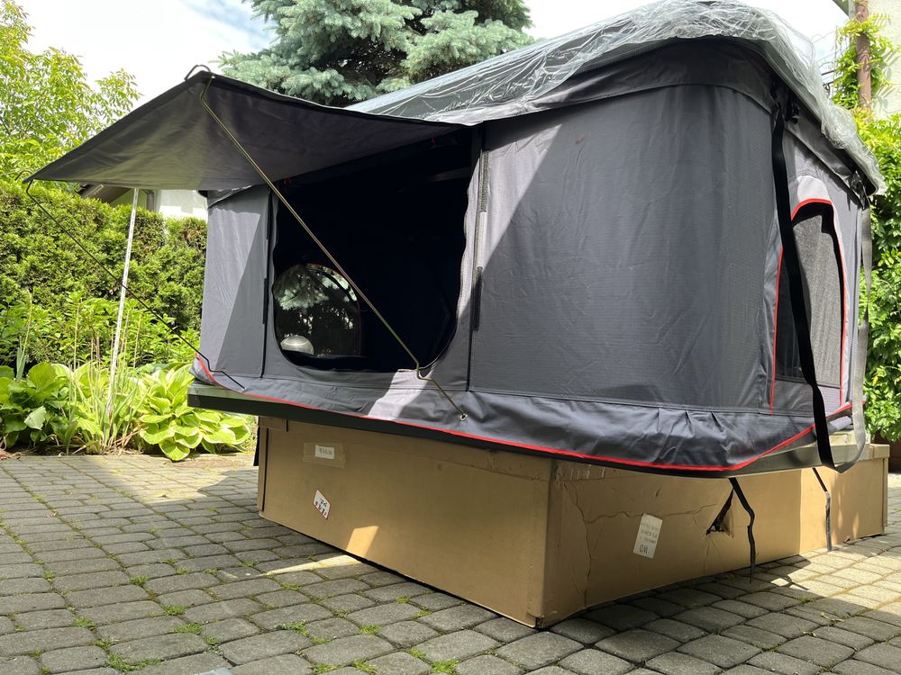 Namiot dachowy wyprawowy czarny z materacem