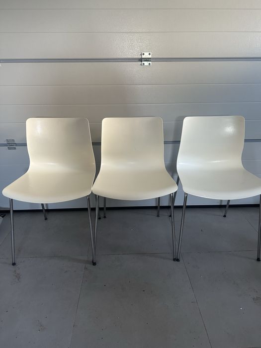 Krzesła plastikowe używane