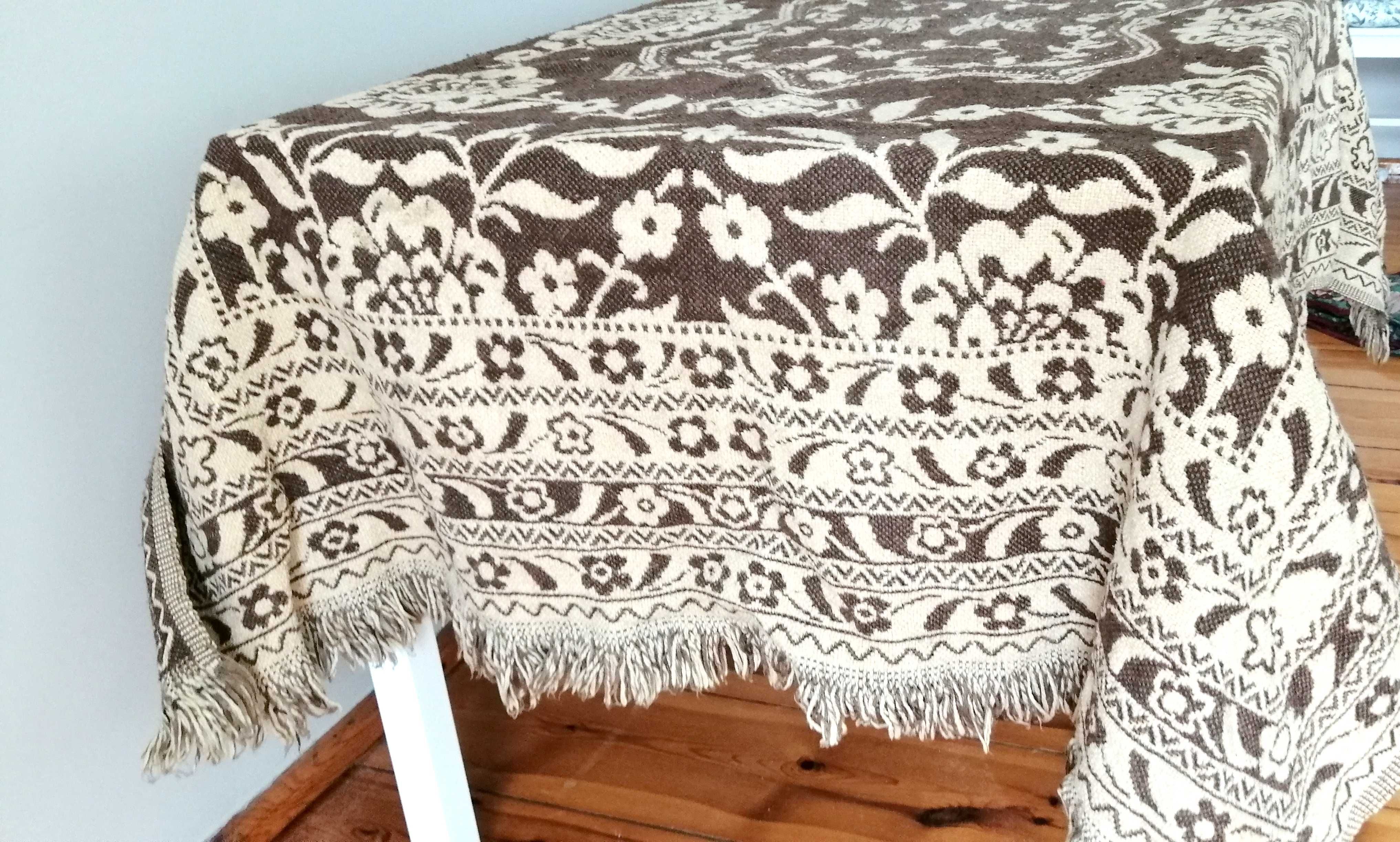 retro vintage brązowy stary koc pled z czasów prl lata 50te 90te ecru