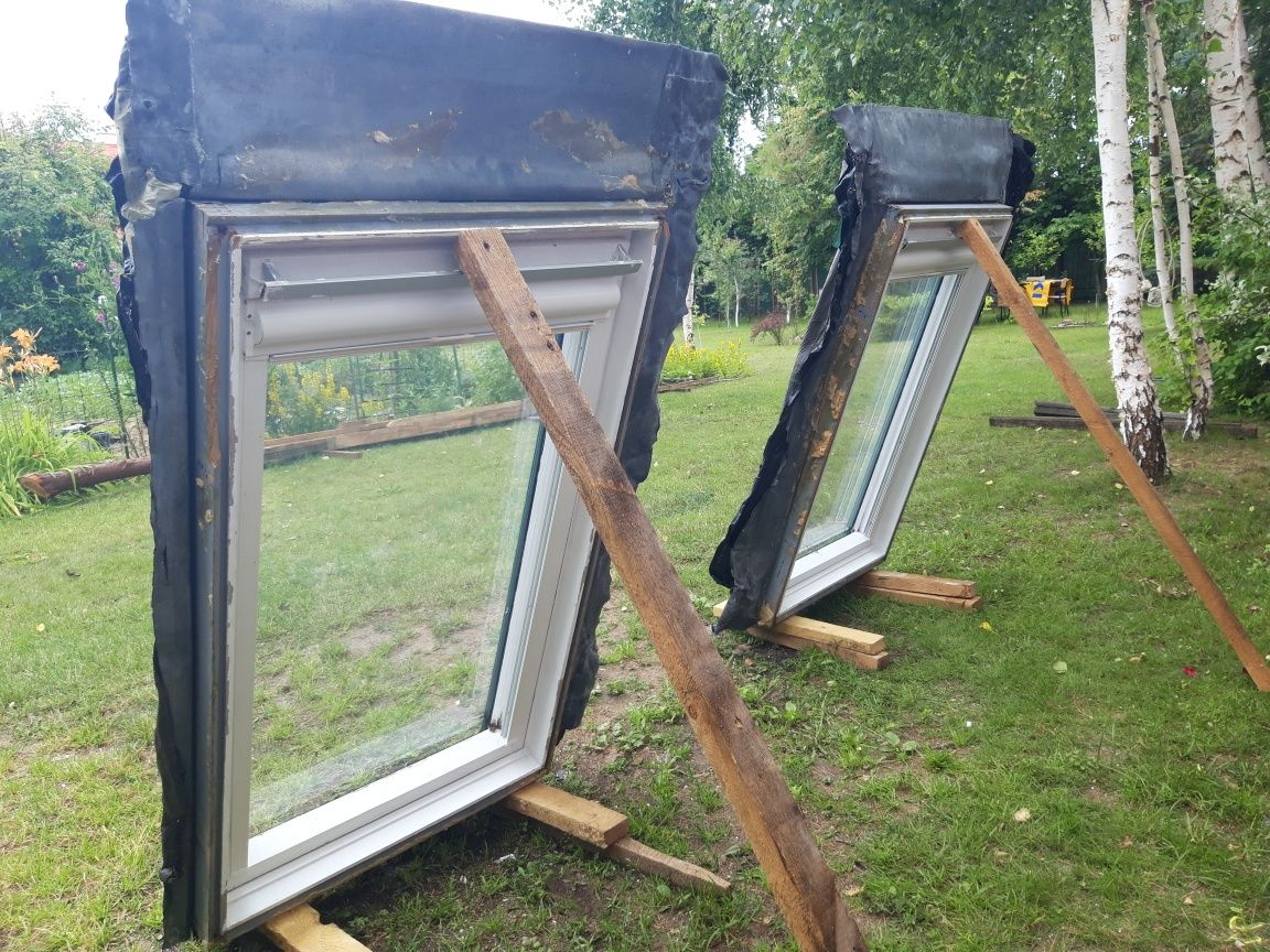 Dwa okna dachowe Velux