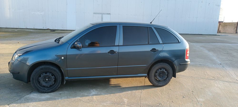 Шкода Фабия 2004 год 1.2 бензин