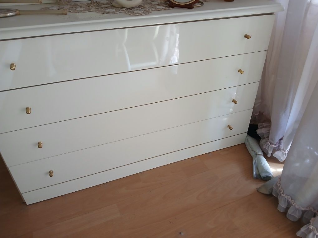 Mobiliário de quarto branco completo