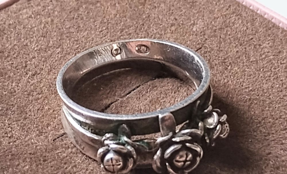 Srebrny  pierścionek Juwelia " Róże " PRL.