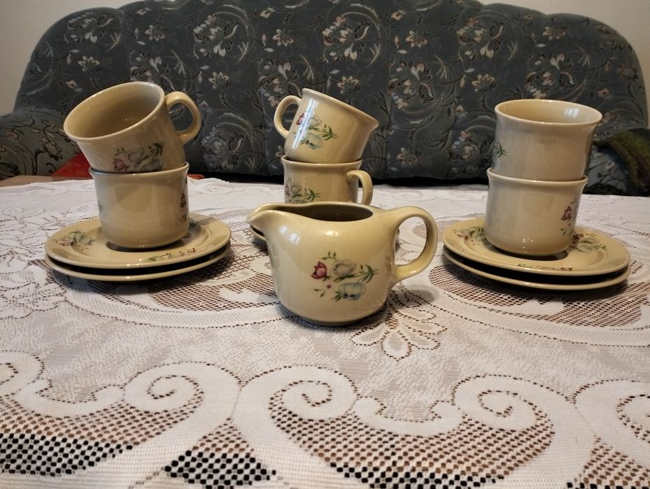 Filiżanki z porcelitu