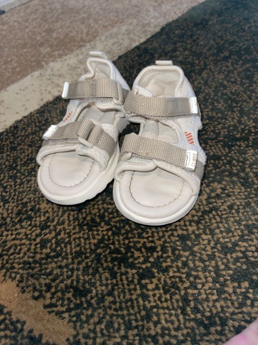 Босоніжки для дівчинки