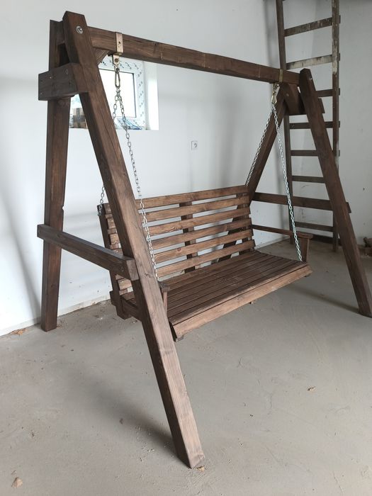 Huśtawka ogrodowa drewniana