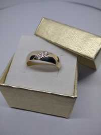 Złoty pierścionek 3 cyrkonie złoto 585 R19  304