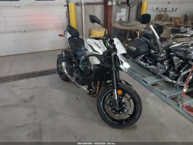 KAWASAKI ZR900 S 2025 кавасакі стріт