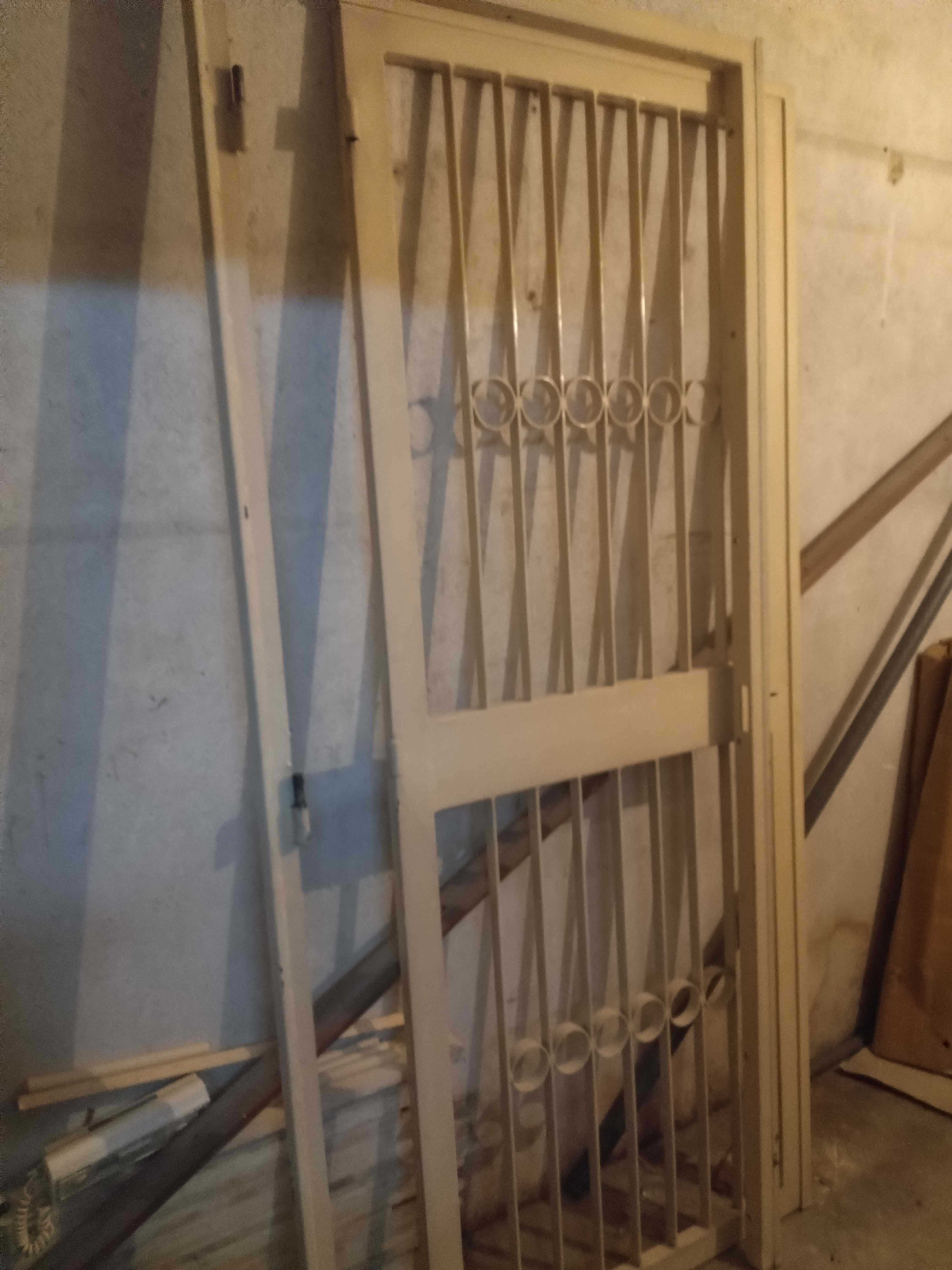Porta  em  ferro