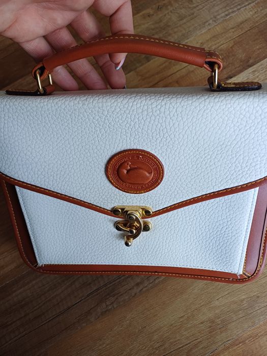 Torebka skórzana Dooney Bourke listonoszka kopertówka biała brązowa