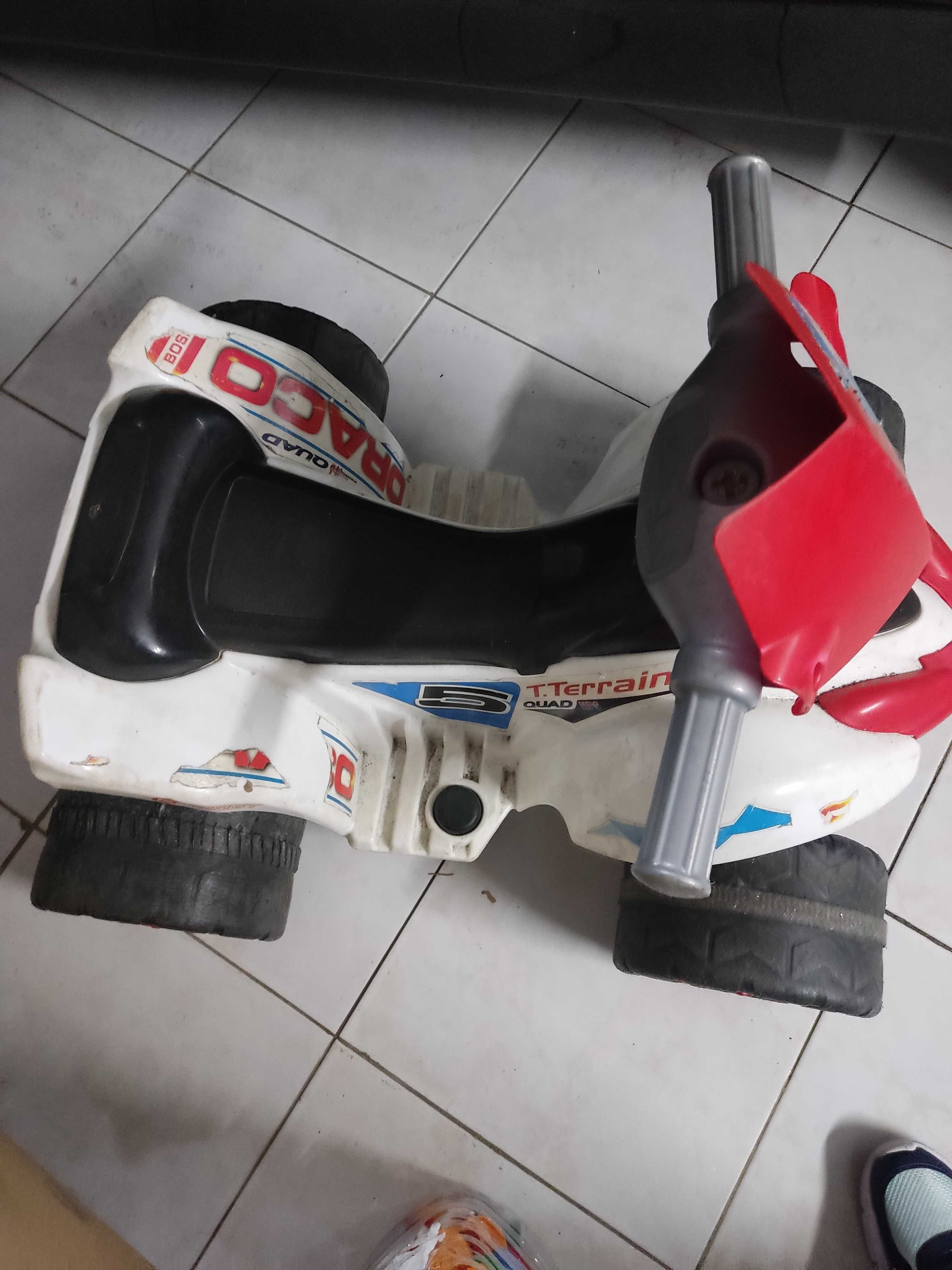Moto 4 a bateria