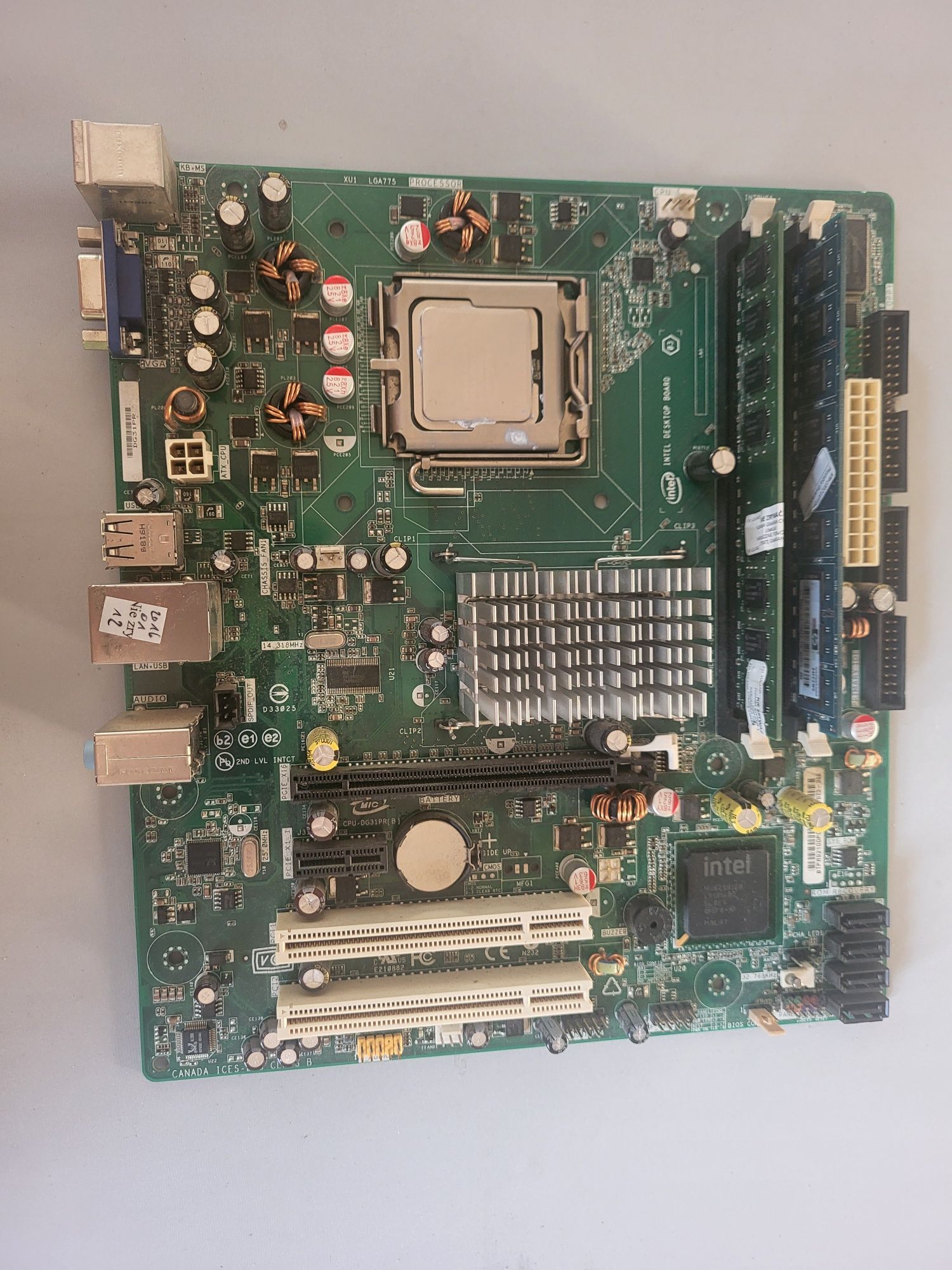 Sprzedam Plyte główną + Quad 2.4GHz + 4GB Ram