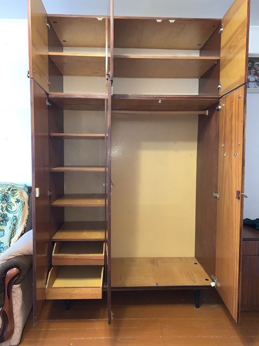 Шафа трьохдверна глянцева