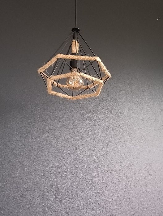 Lampki nocne sufitowe w stanie idealnym