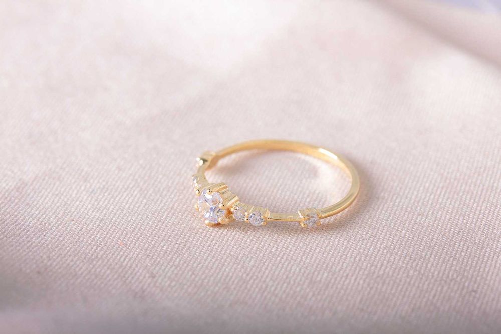 Кольцо из желтого золота с фианитами