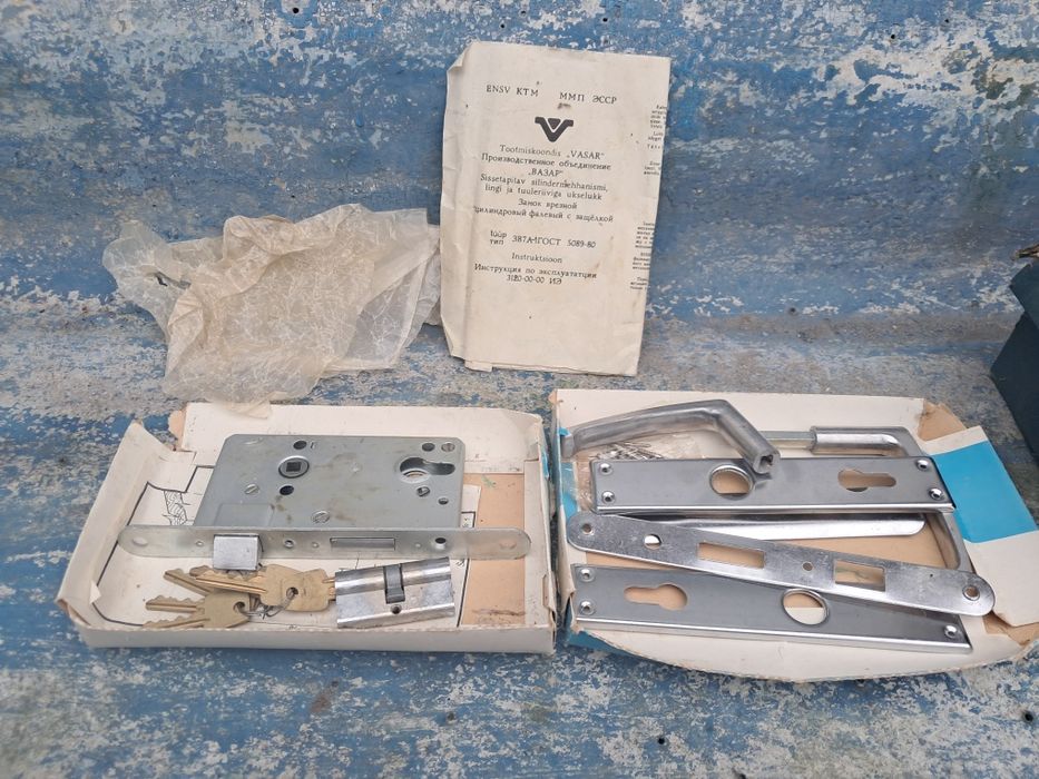 Замок врезной в коробке