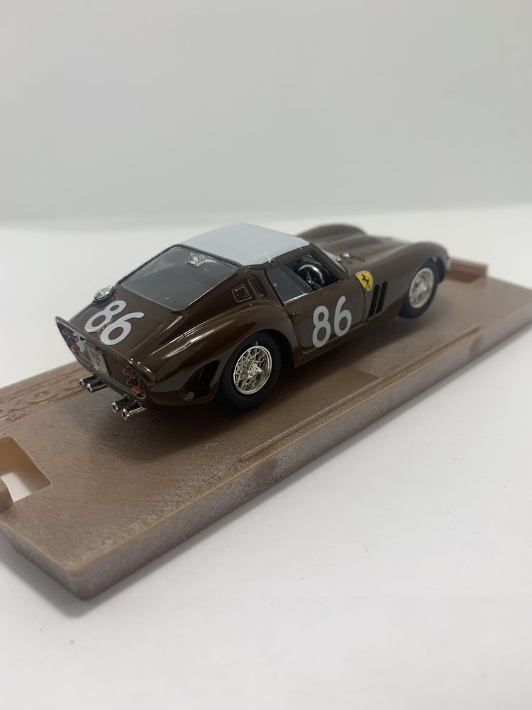Ferrari 250 GTO da Revell Model Box 1/43