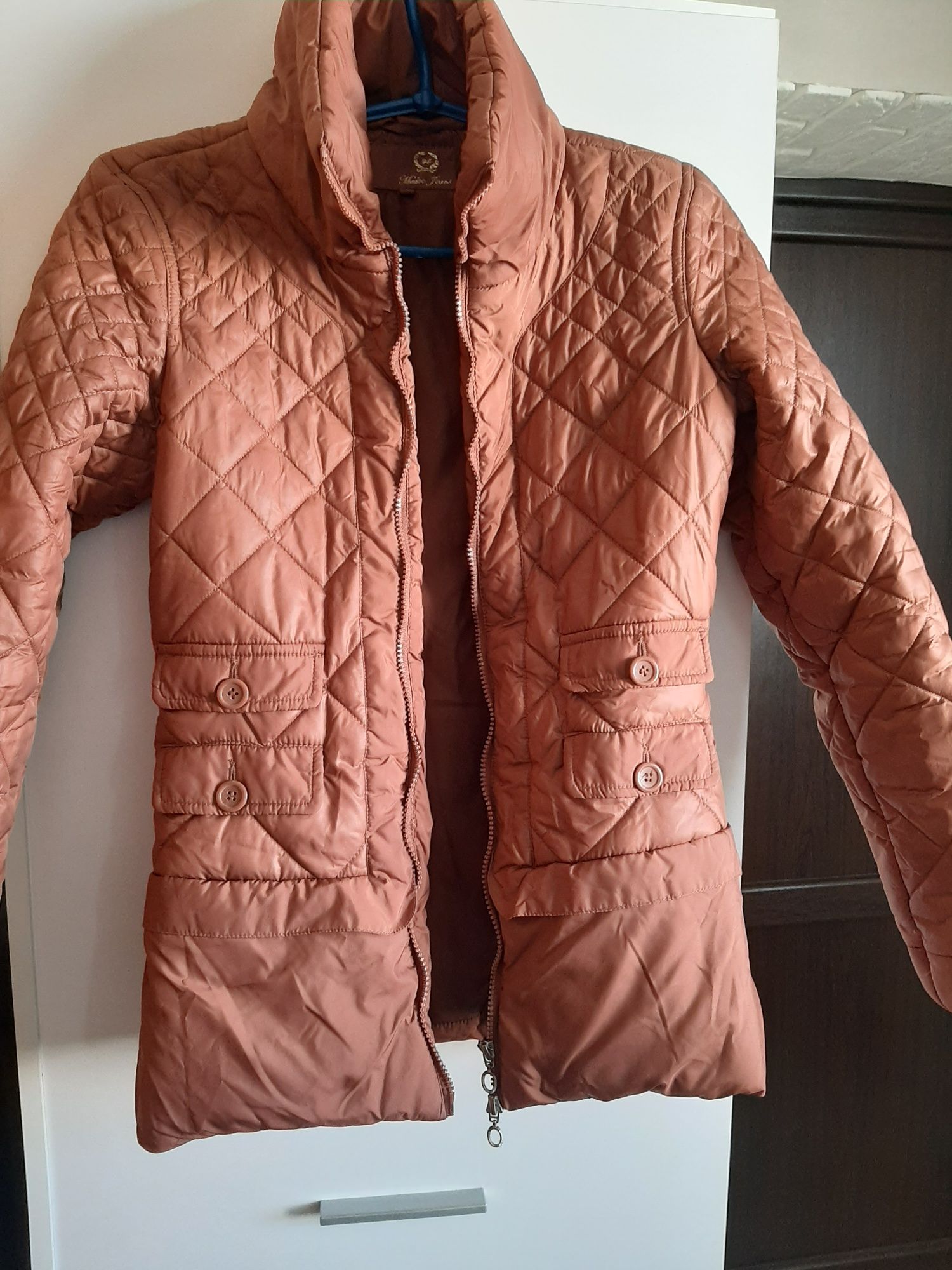 Курточка женская 46 размер