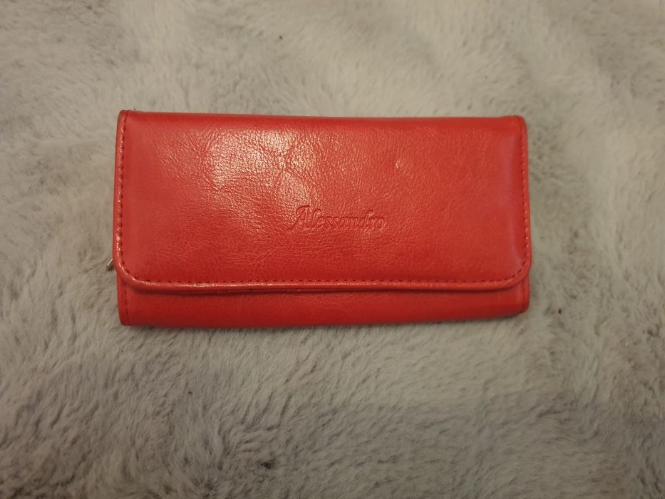 Nowy czerwony portfel