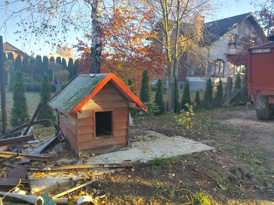 Buda ocieplana dla psa