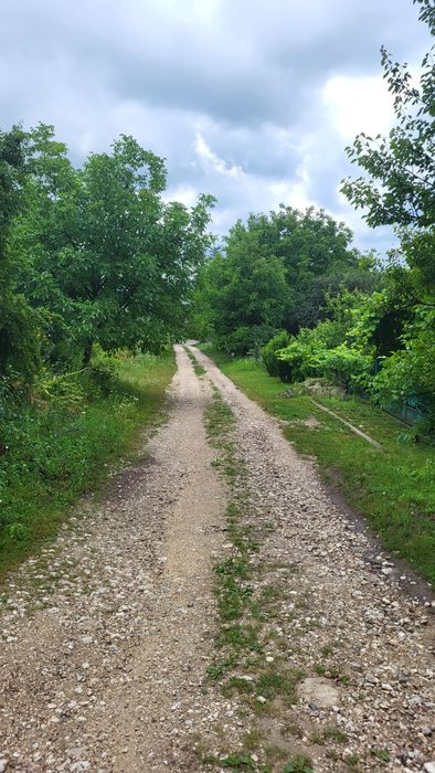 Продається ділянка на 2 заїзди