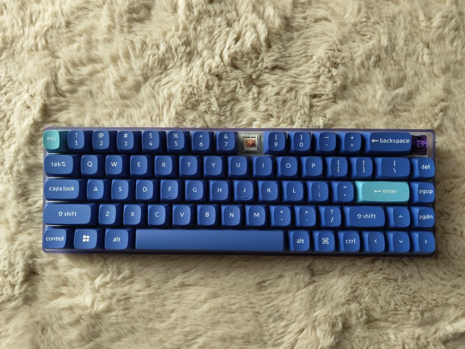 Klawiatura custom, switche holy panda I lavender
