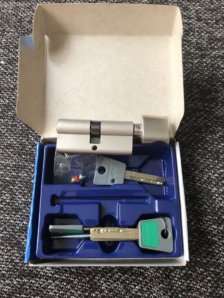Mul-T-Lock циліндр серцевина лічинка