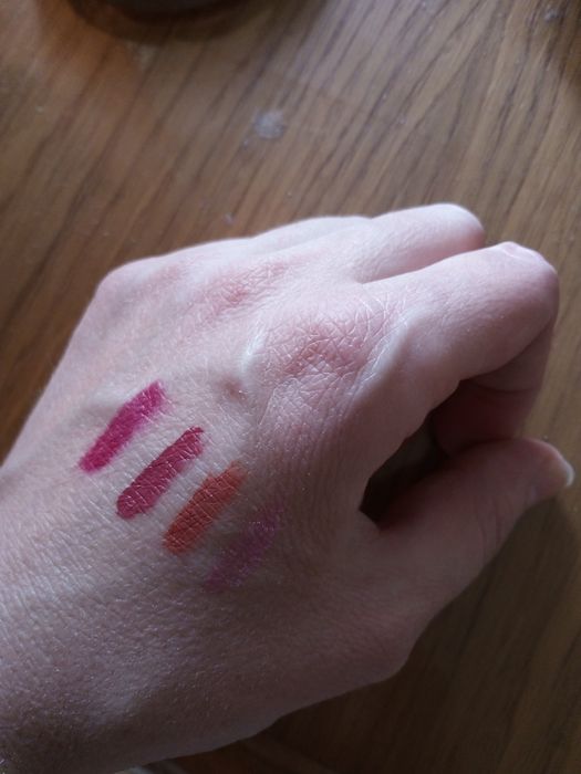 Помади Kylie Lorena Oriflame Golden rose matt pencil