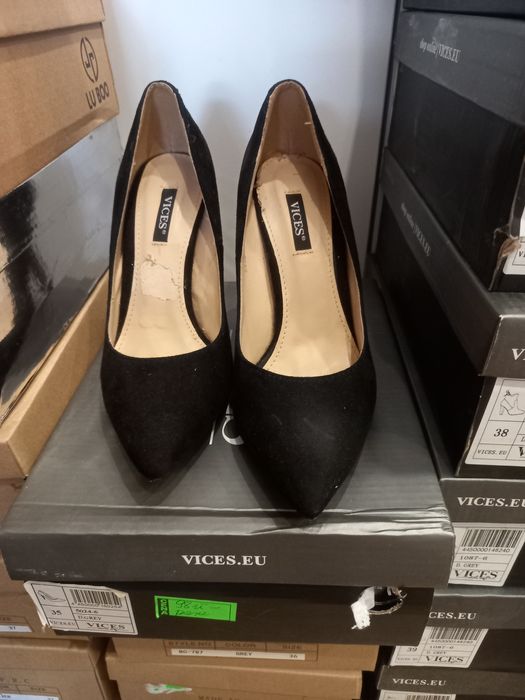 Czułenka zamszowe czarne r 35