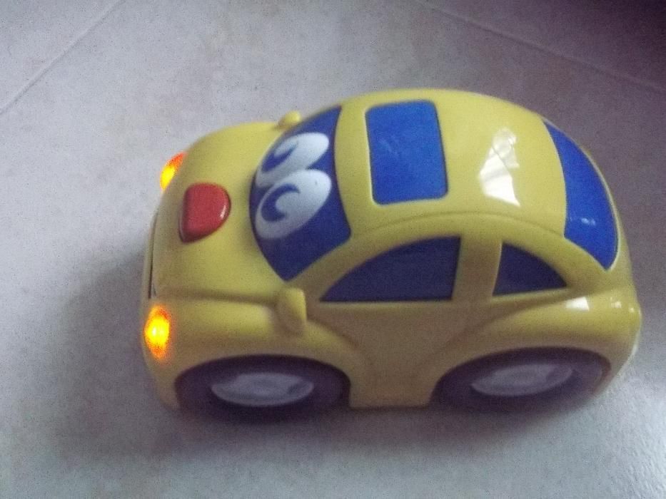 Carro com luz e som