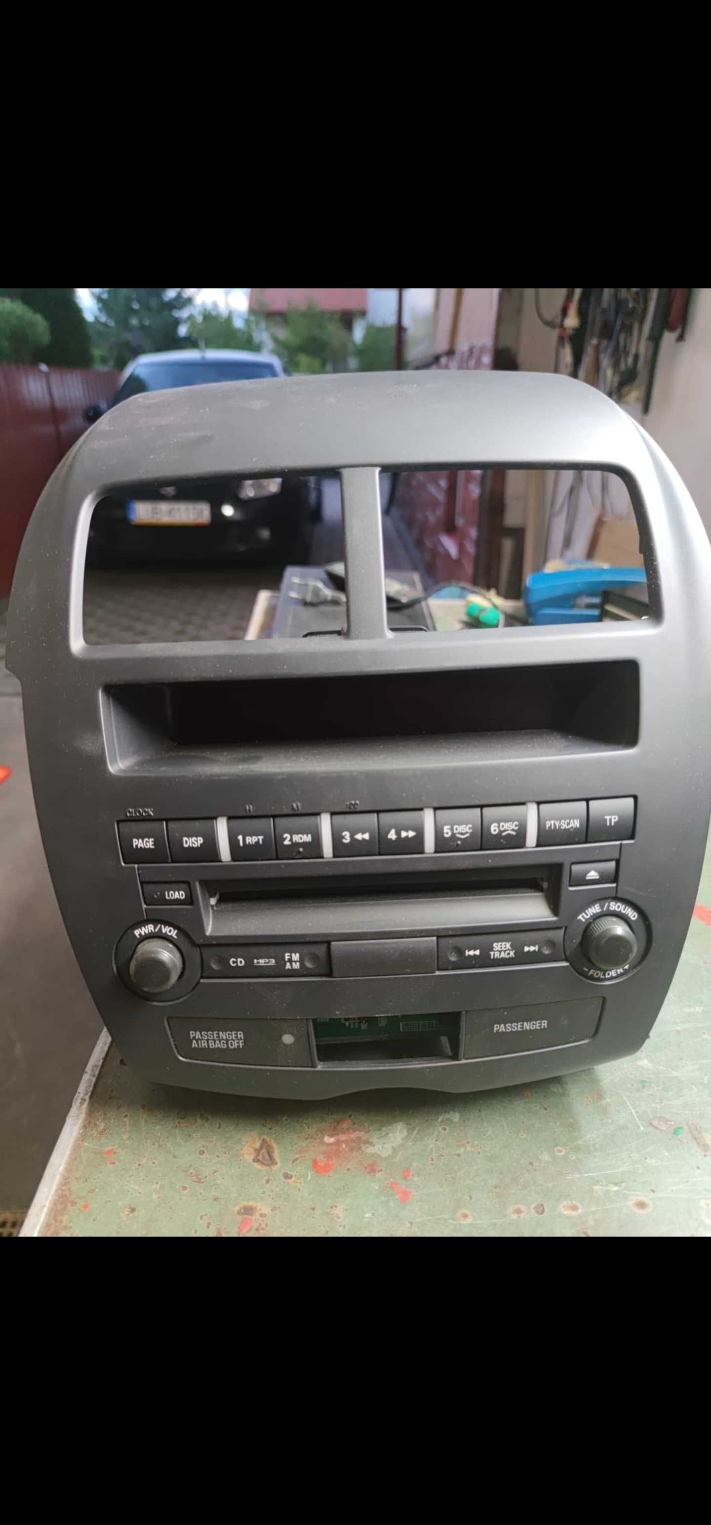 Radio, CD DY-1 MW0U59-2 plus panel przedni Mitsubishi.