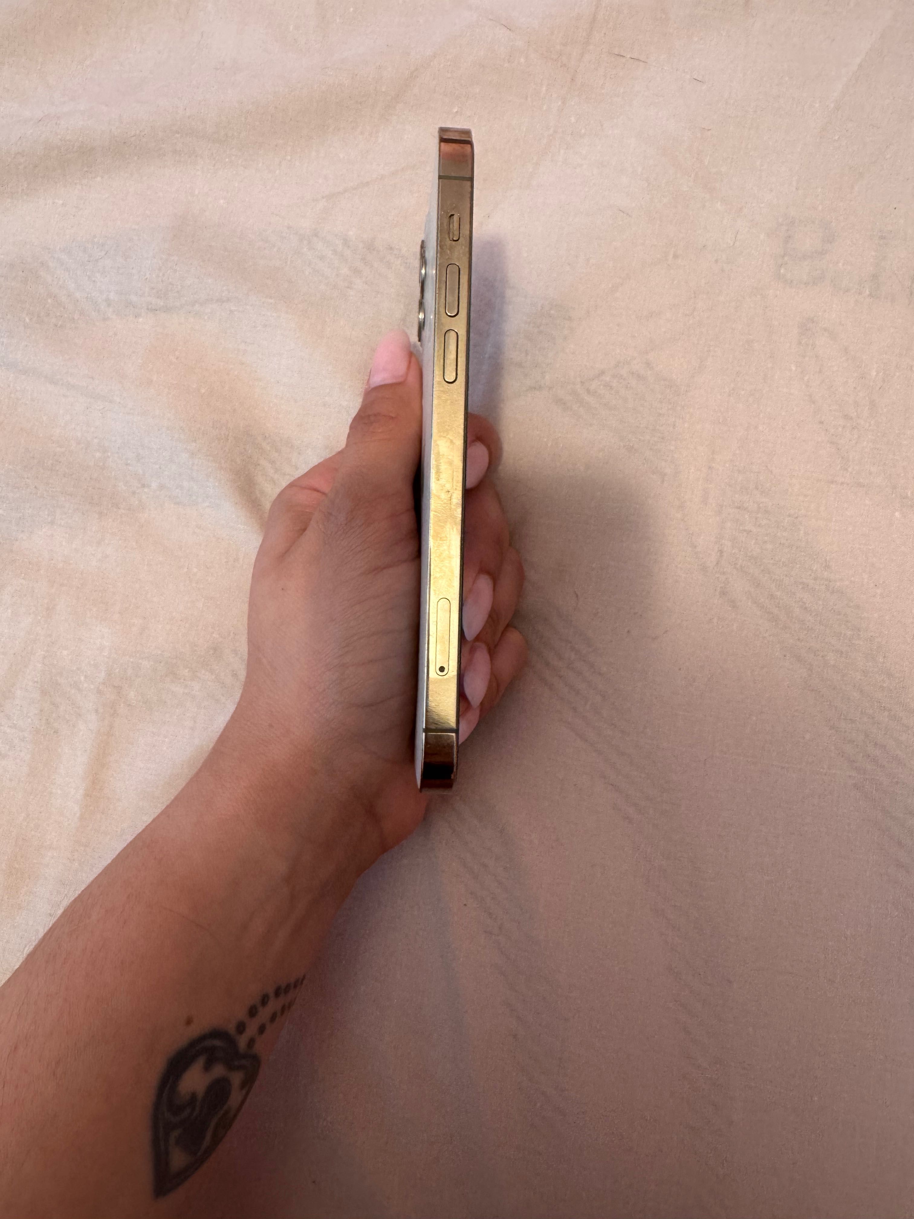 iPhone 12 Pro Gold  em muito bom estado