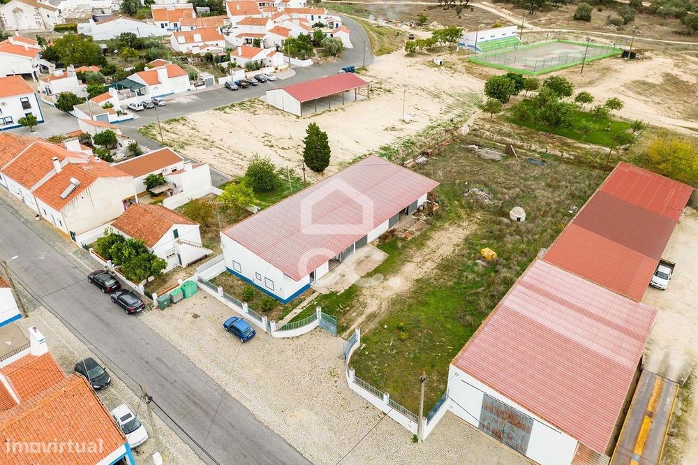 Armazém c/ escritório em lote de 1800m2 | Santana do Campo(Arraiolos)