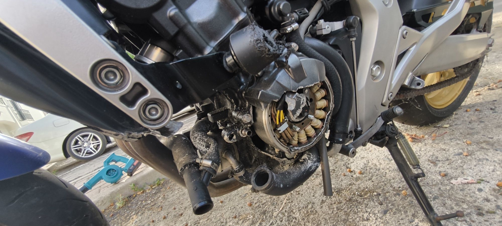 CB600F Hornet 2008 com 20000km acidentada