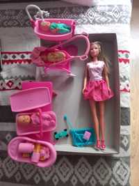 Lalka Barbie z dziećmi i akcesoriami
