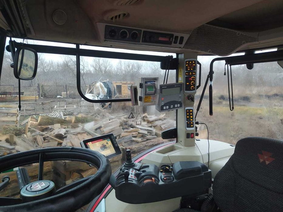 Трактор колісний Massey Ferguson