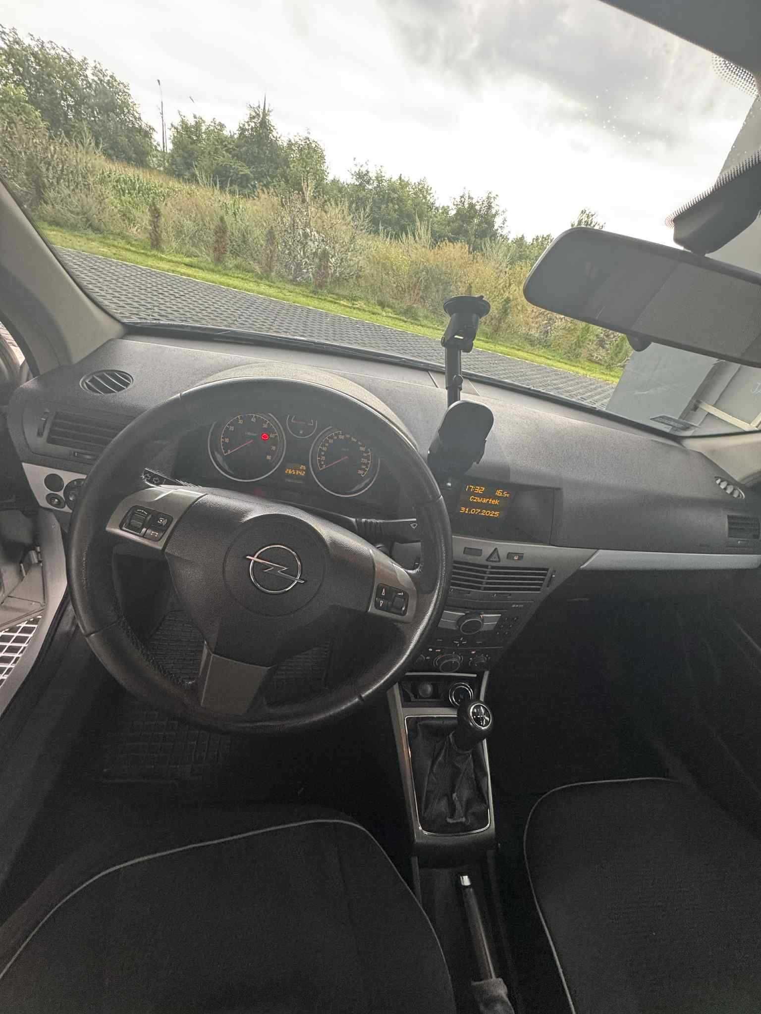 Opel Astra H 1.6 Hatchback