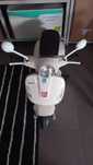 Vespa criança branca