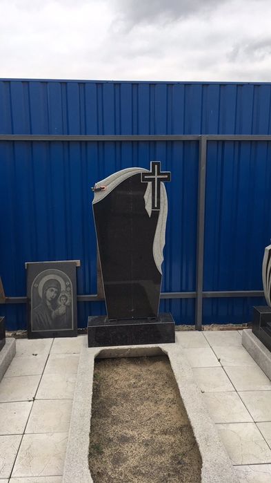 Пам‘ятники в наявності та під замовлення