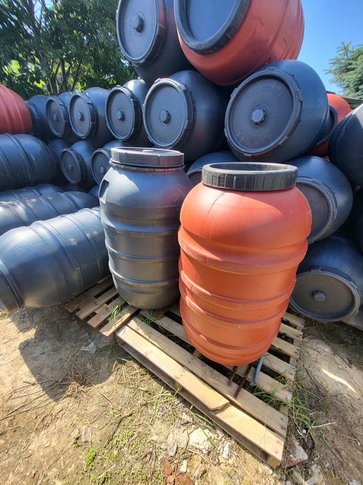 Pojemniki mauzer1000l czyste spożywka faktura