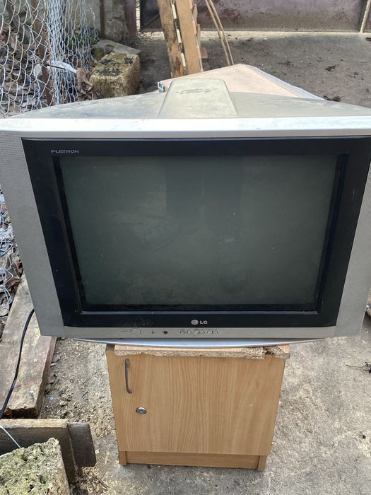 Продам телевизоры по 100 грн