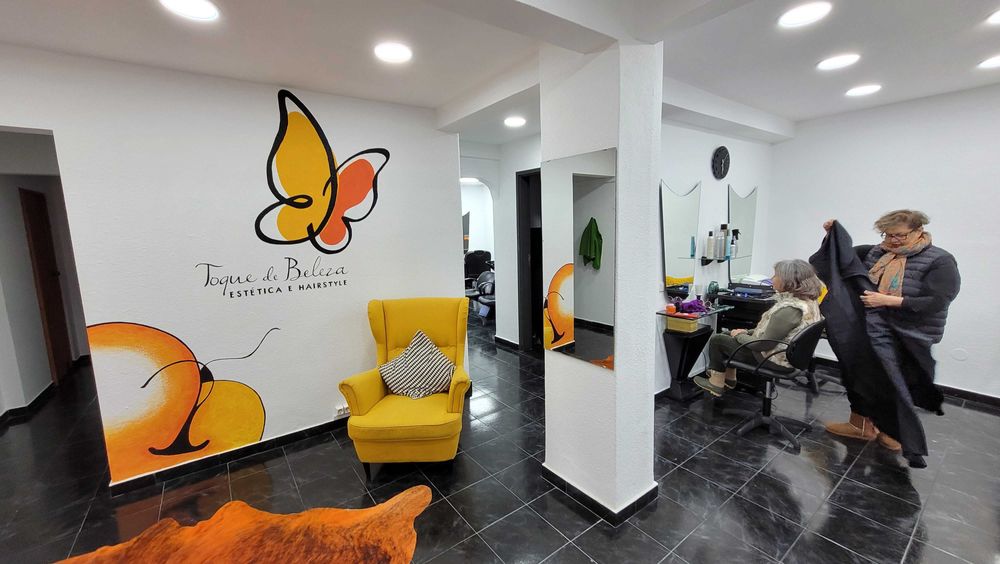 Cabeleireiro   e Barbeiro Carnaxide  pronto começar trabalhar