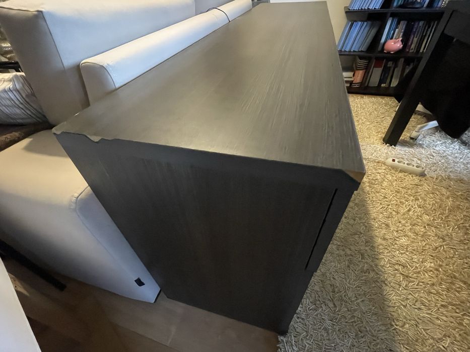 Cómoda cinzeta com 6 gavetas