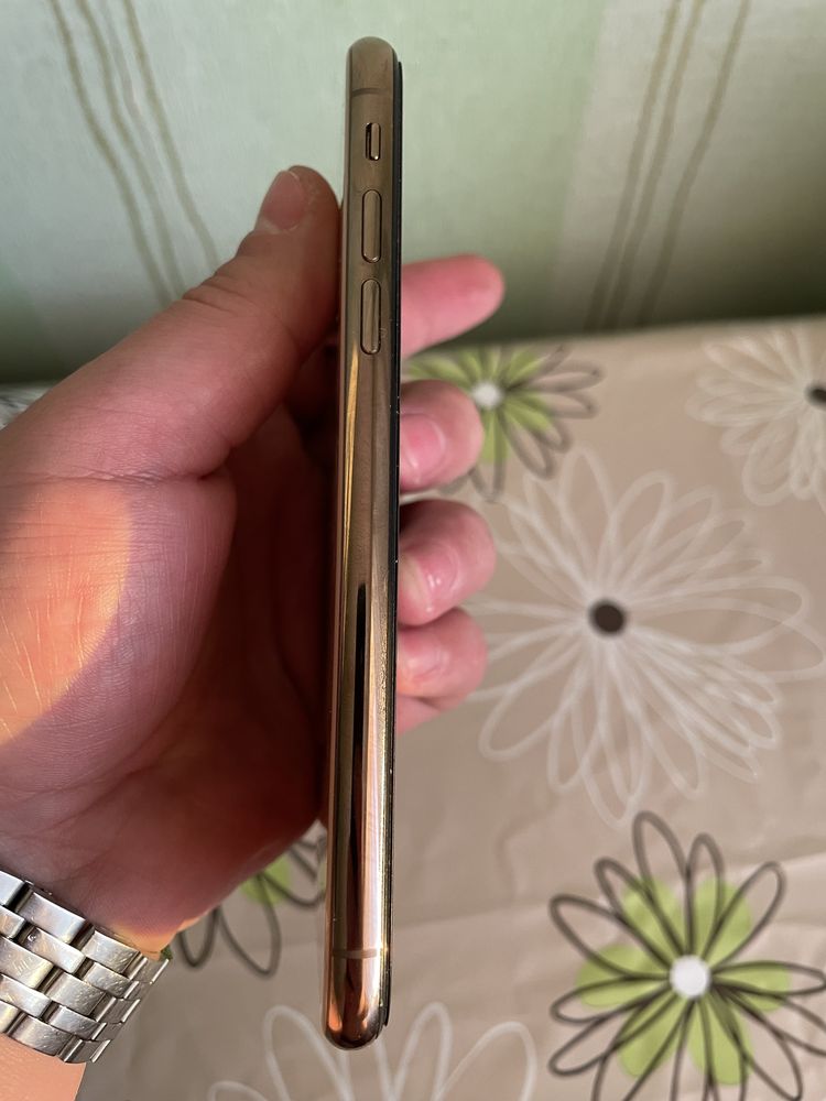 Продам IPHONE XS 64