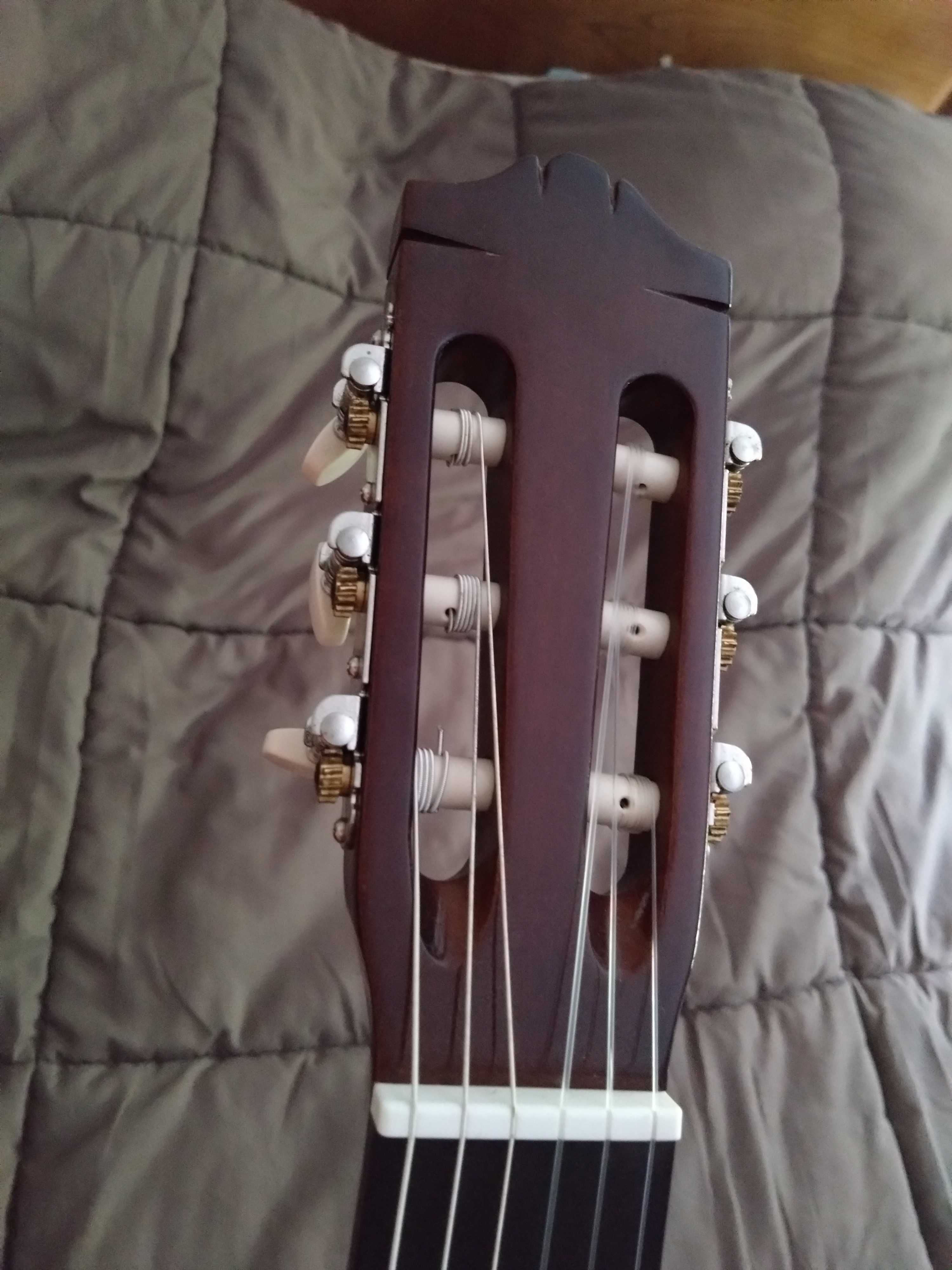 Guitarra Yamaha C-40