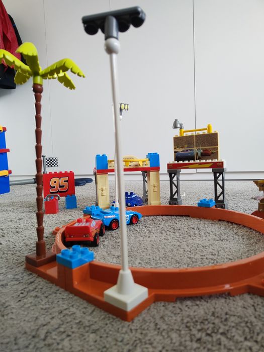 Mega blocks tor wyścigowy auta cars Złomek zygzak