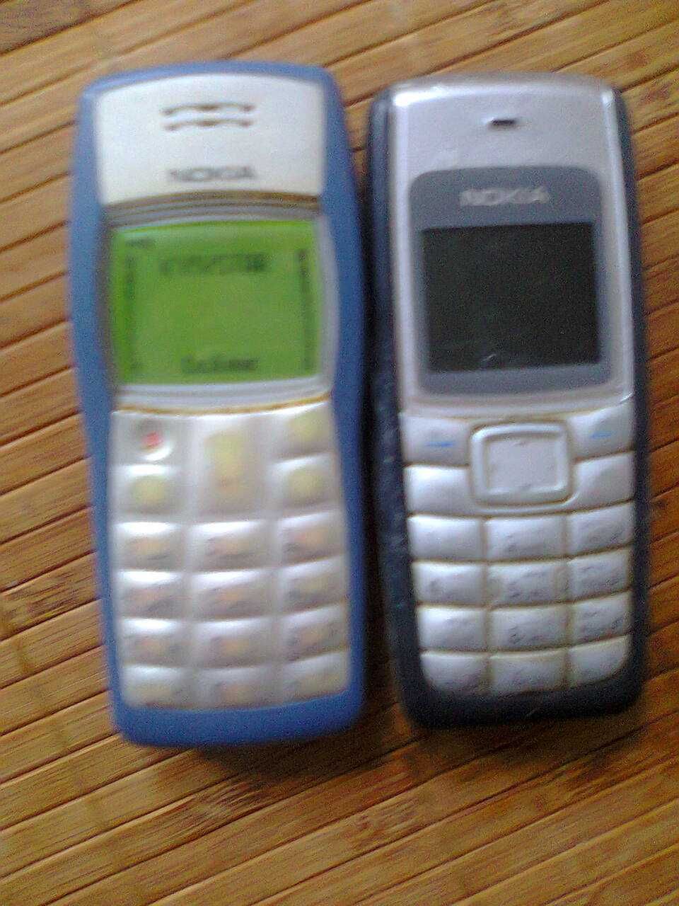 Телефон Nokia 1100 (Финляндия).