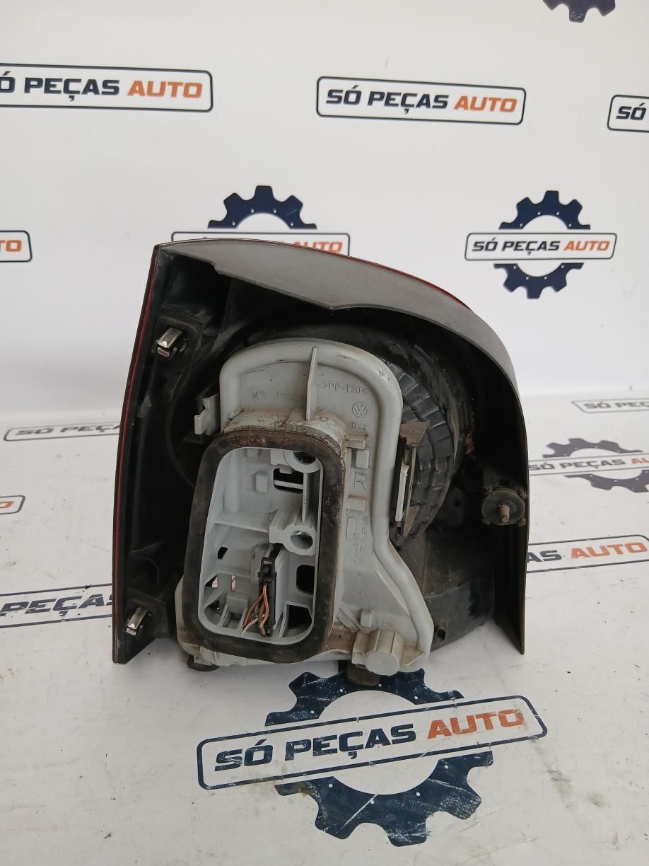 FAROLIM DIREITO PRETO VOLKSWAGEN POLO 1.2 12V ANO: 2009